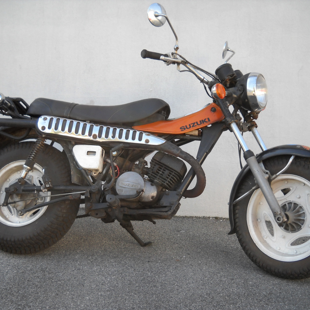 Надежный мотоцикл Suzuki RV 125