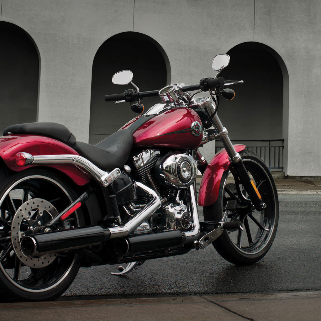 Надежный мотоцикл Harley-Davidson CVO Breakout