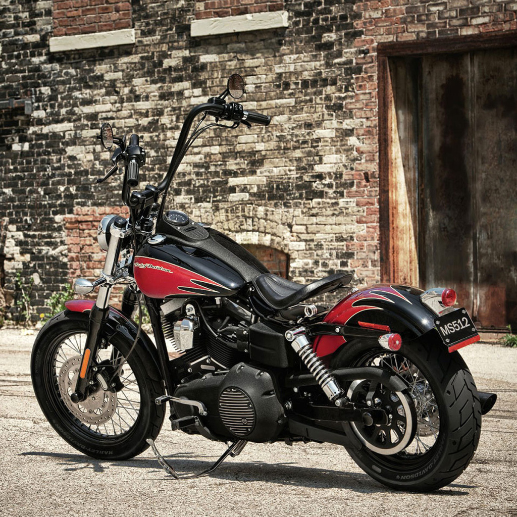 Надежный мотоцикл Harley-Davidson Dyna Street Bob