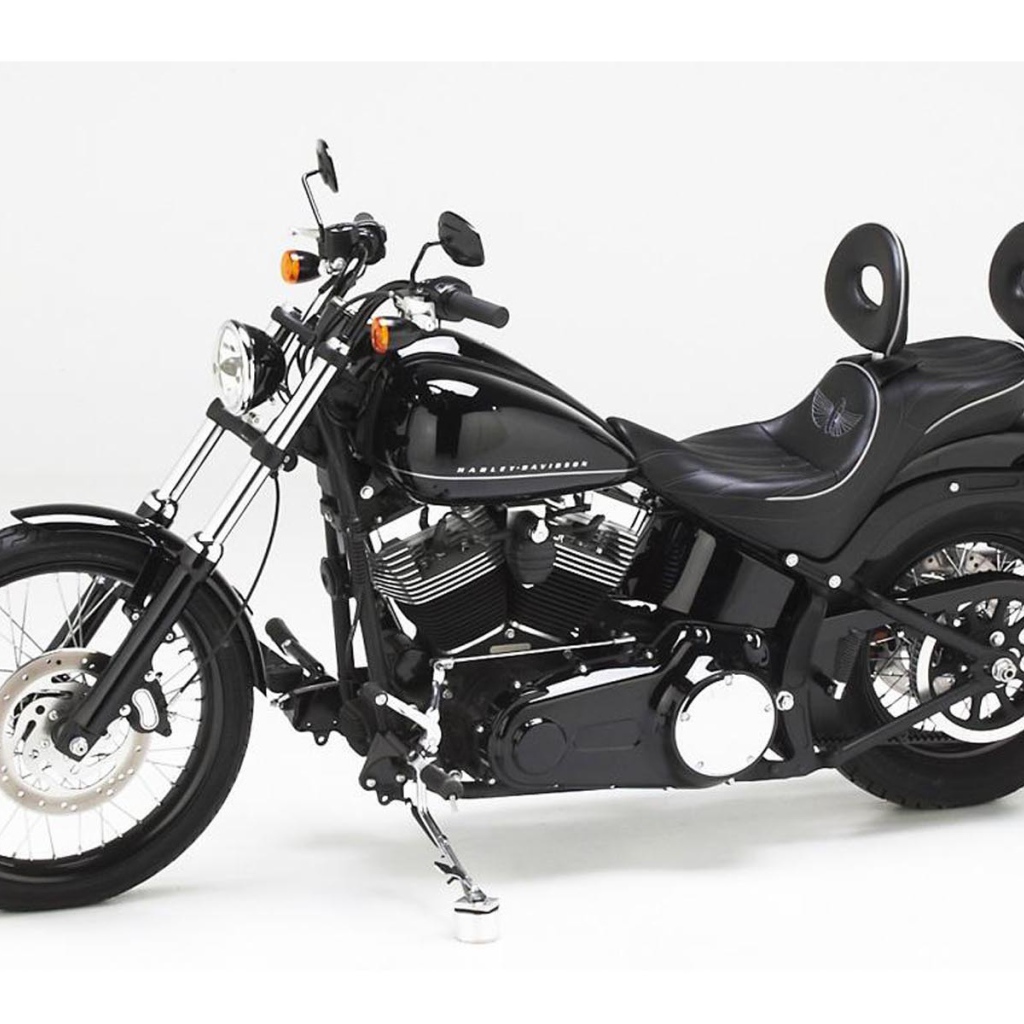 Надежный мотоцикл Harley-Davidson Softail Blackline