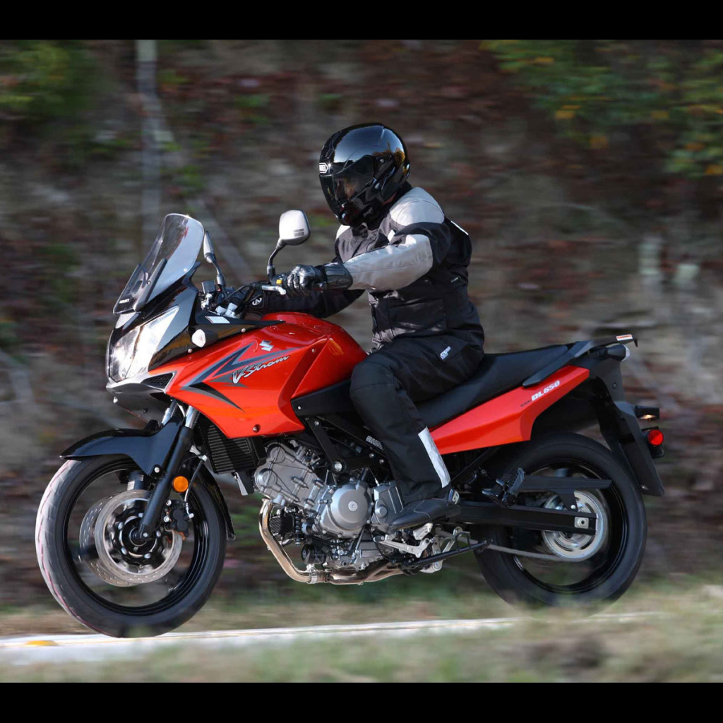 Надежный мотоцикл Suzuki V-Storm 650 ABS