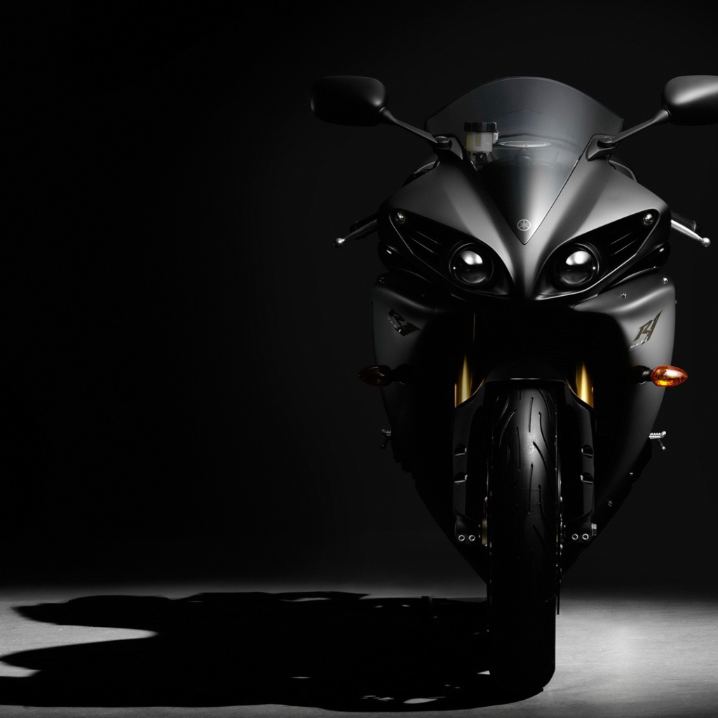 Стильный черный мотоцикл
