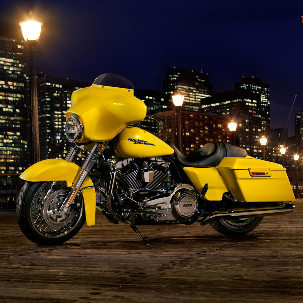 Тест-драйв мотоцикла Harley-Davidson Street Glide