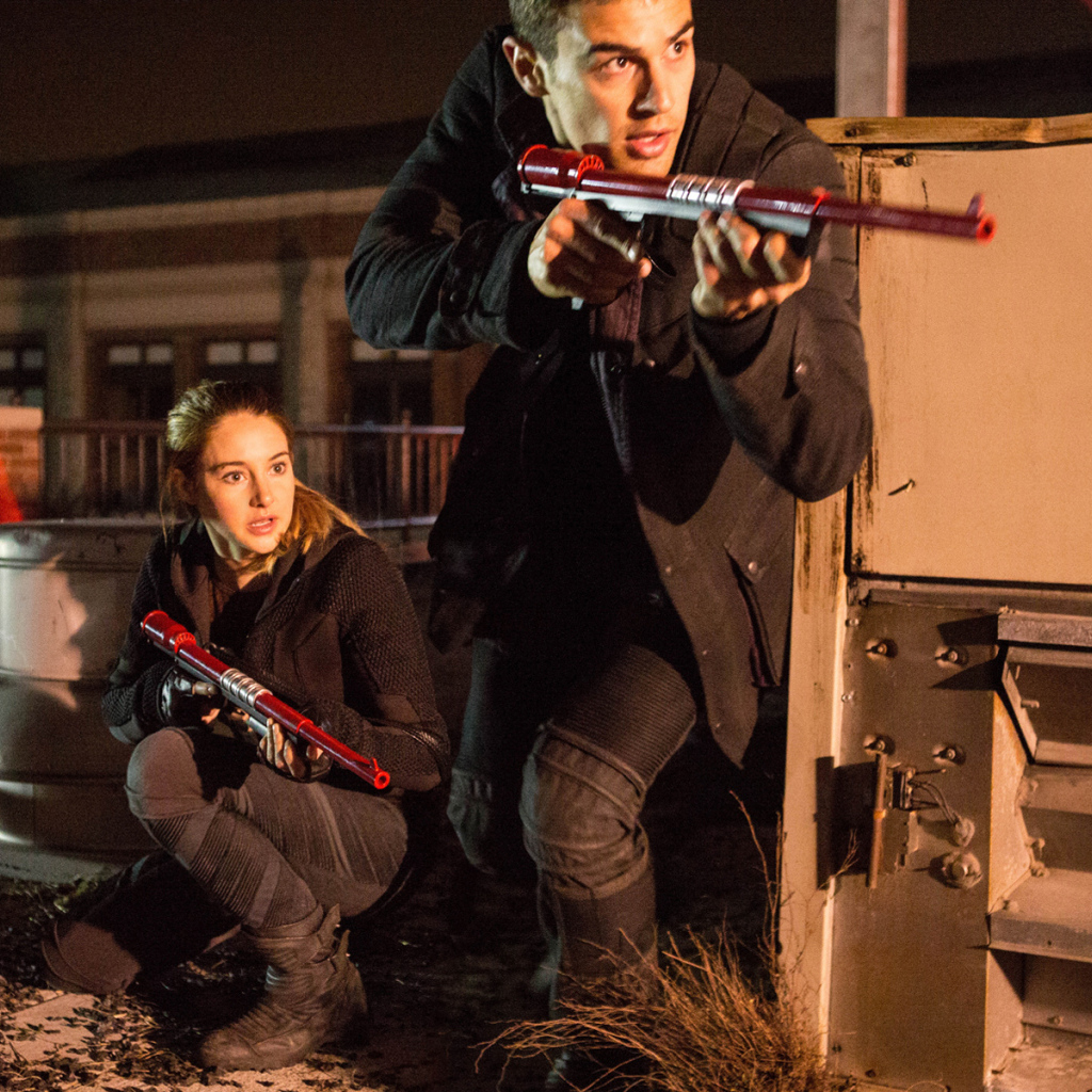 Суперзвезда Тео Джеймс