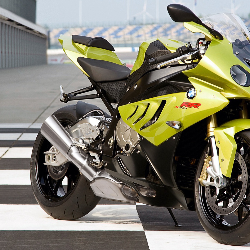 Желтый Bmw s 1000 rr
