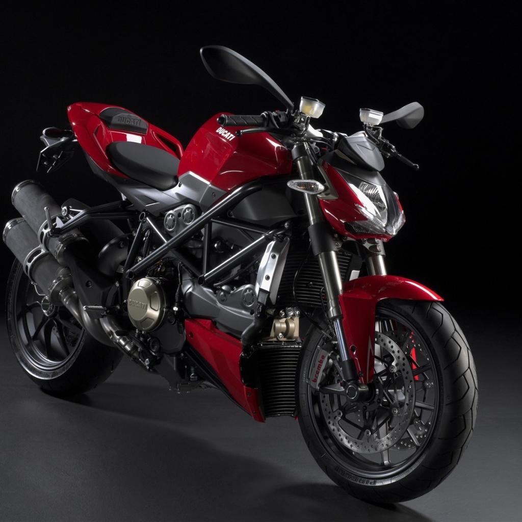 Красный Ducati streetfighter