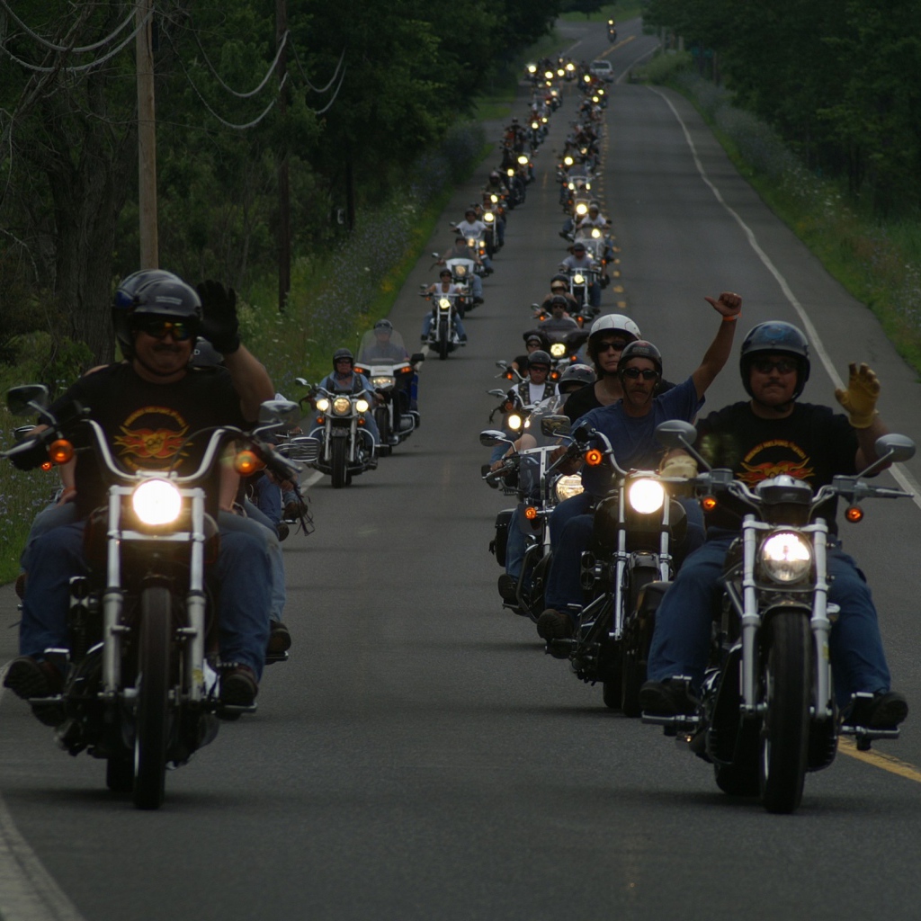 Колонна мотоциклистов