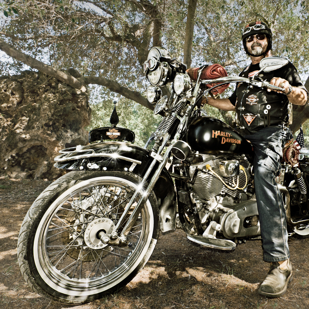 Байкер на Харлей Дэвидсон