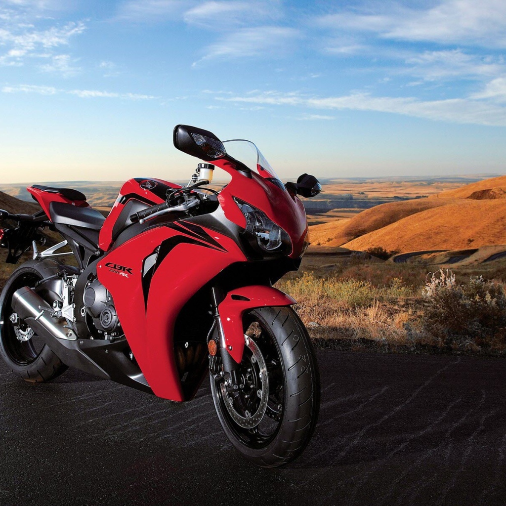 Красный Honda cbr 1000rr