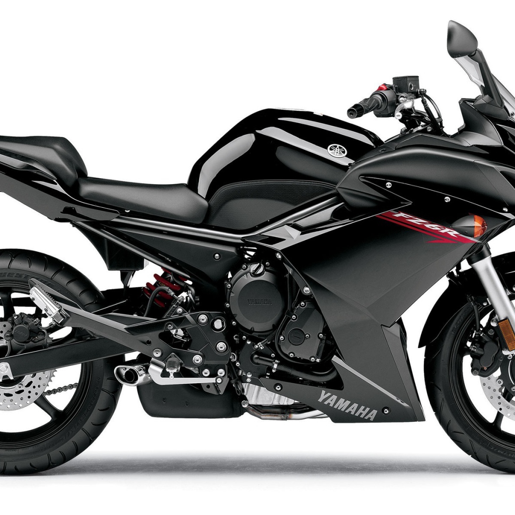 Черный Yamaha fz6r