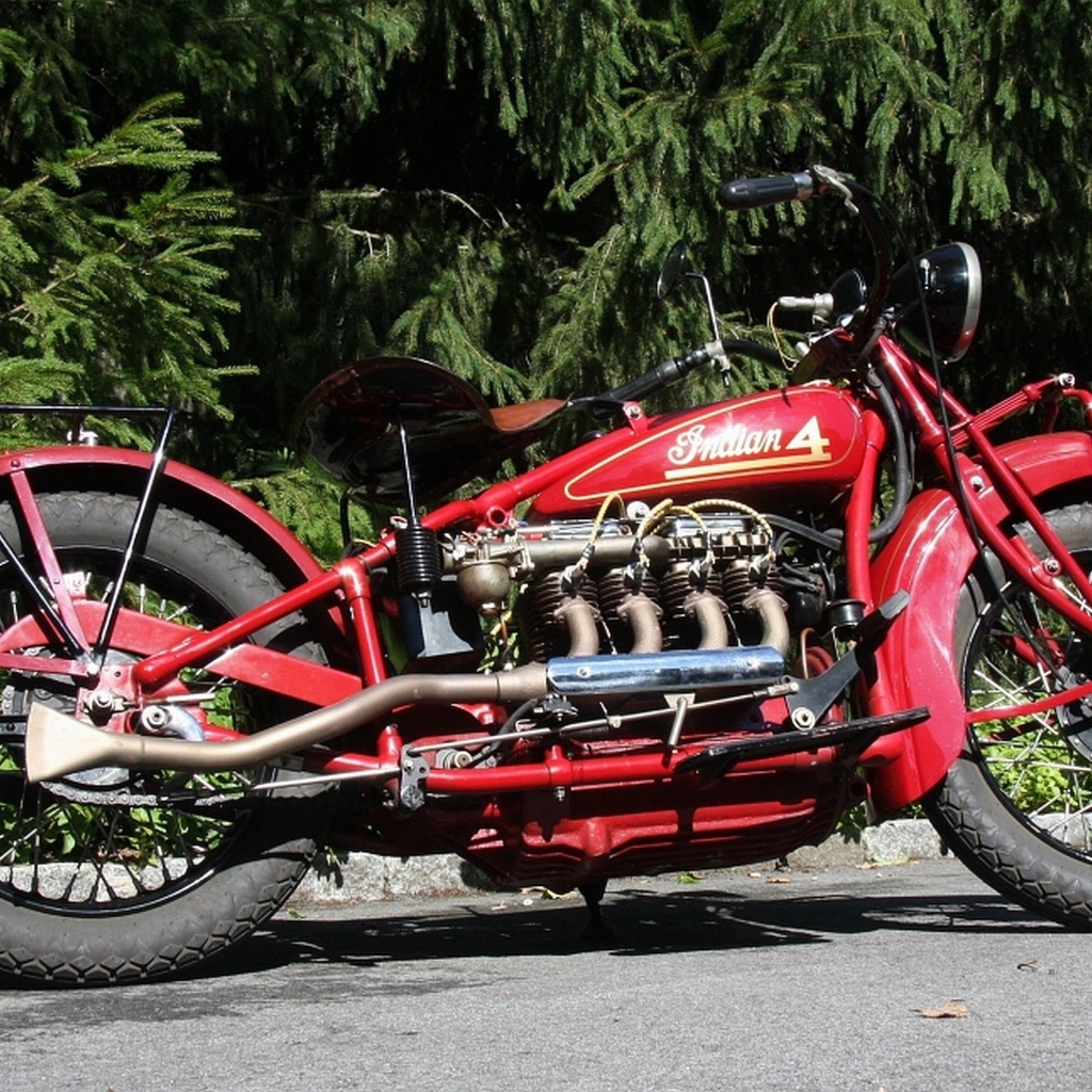 Индийский мощный мотоцикл