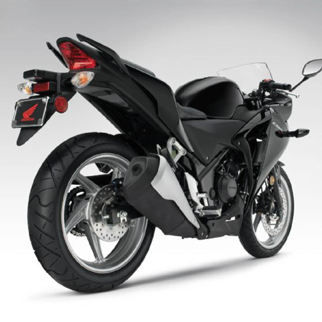 Быстрый мотоцикл Honda CBR 250 R