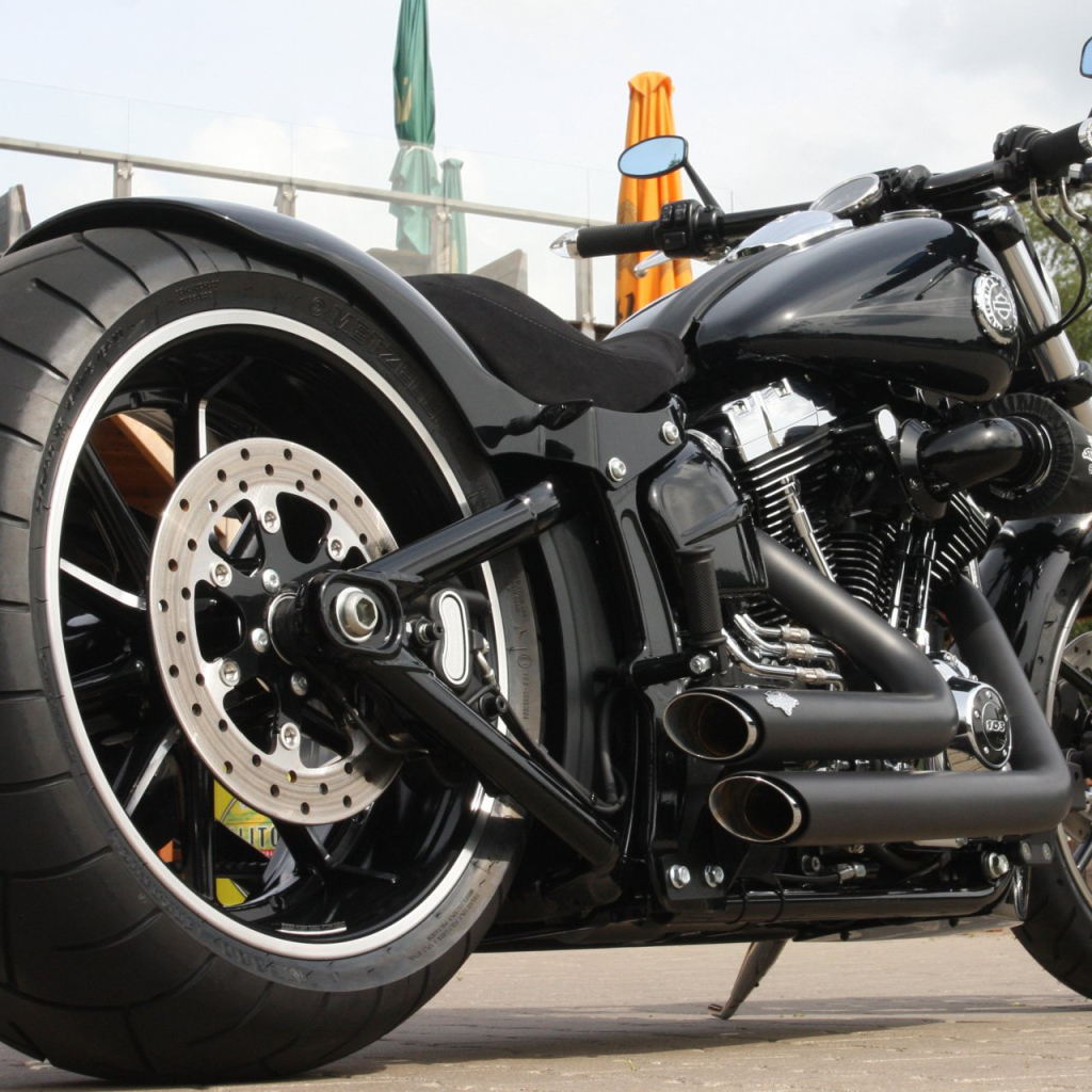Невероятно быстрый мотоциклHarley-Davidson Softail Breakout