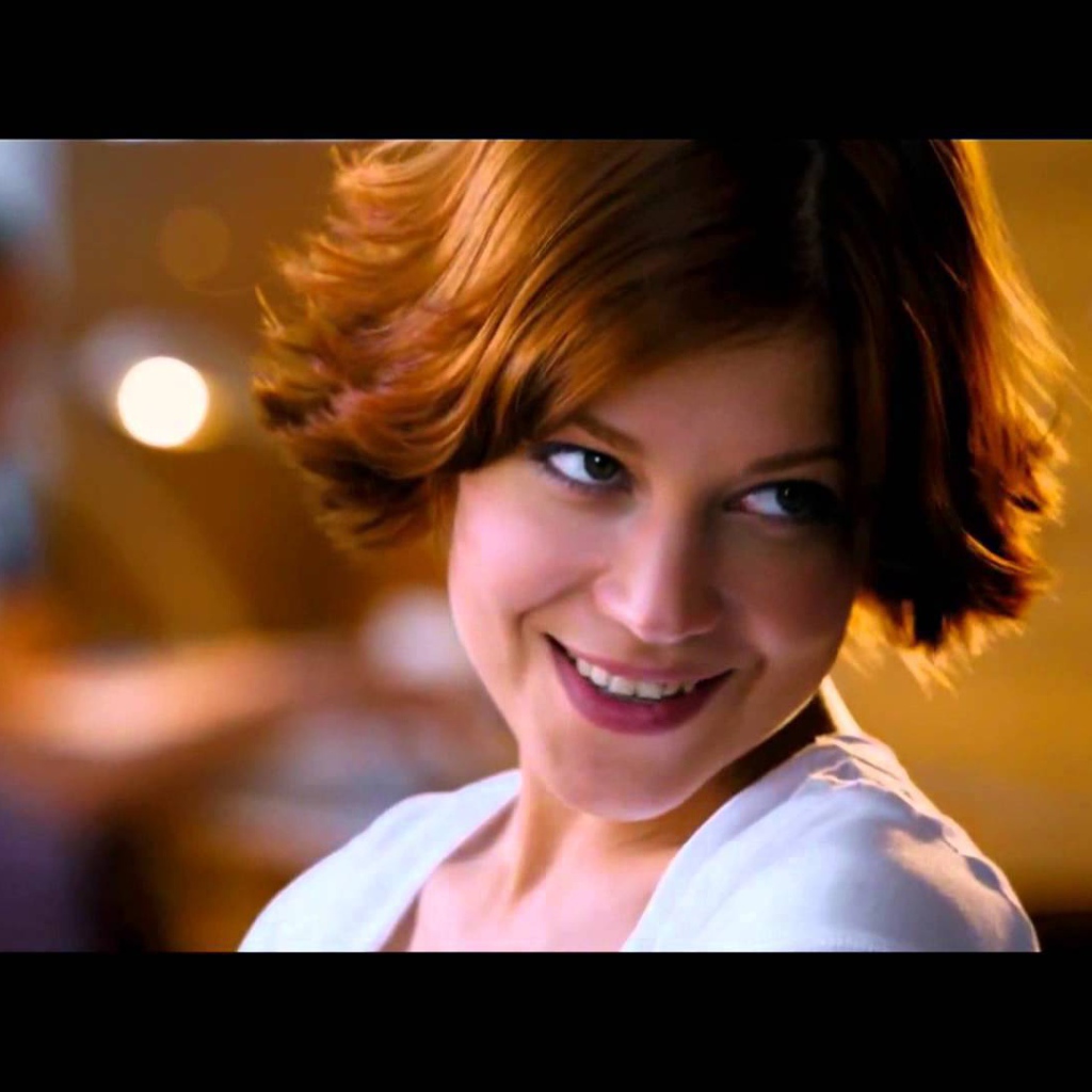 Темный мир: Равновесие девушка улыбается