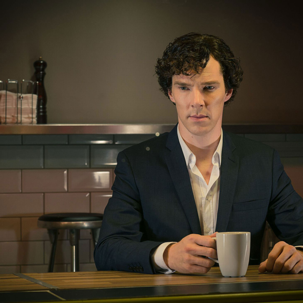 Шерлок с чашкой