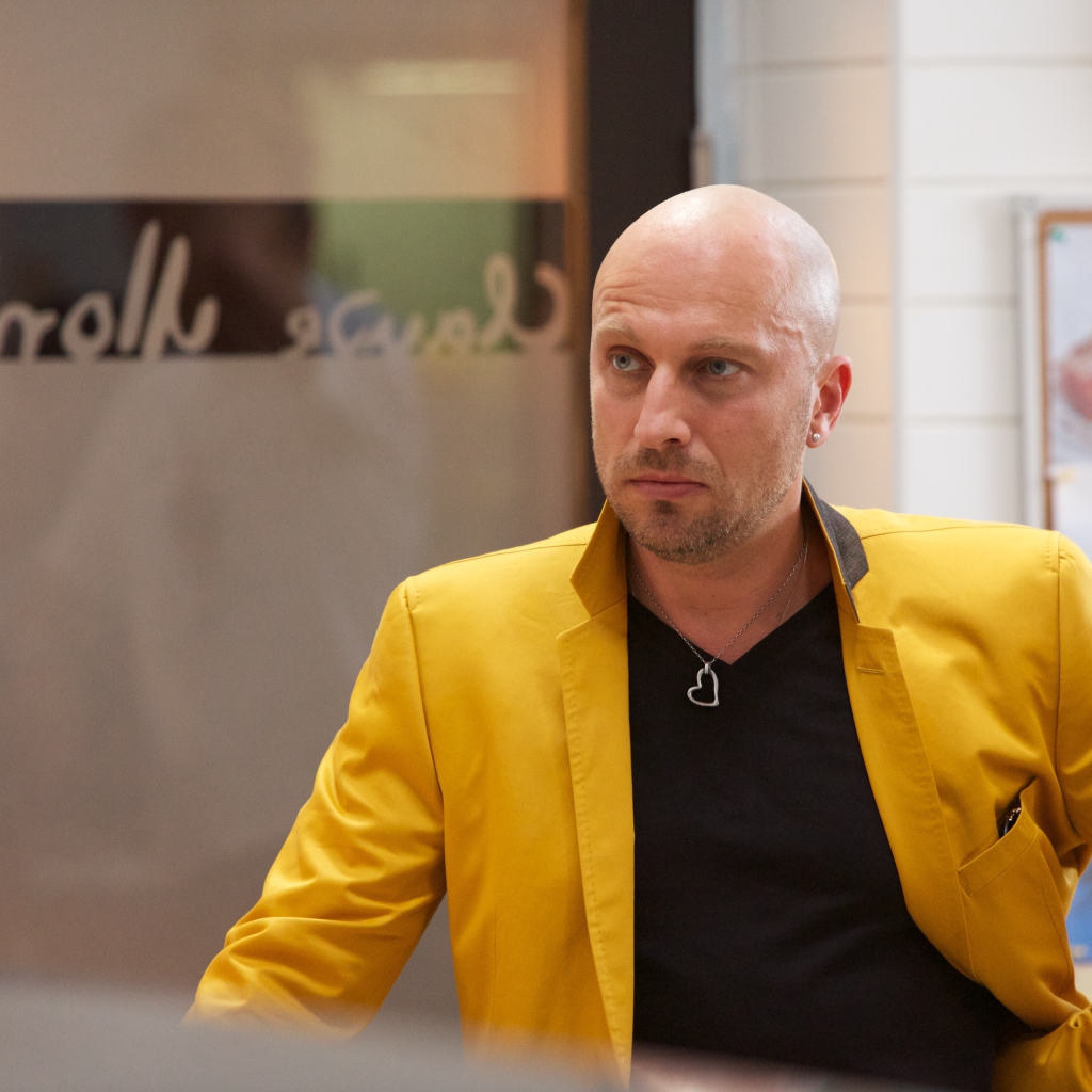 Хозяин ресторана в сериале Кухня