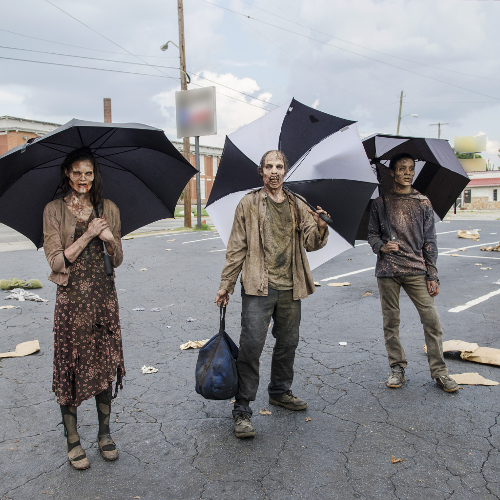 Зомби из Ходячих Мертвецов с зонтами