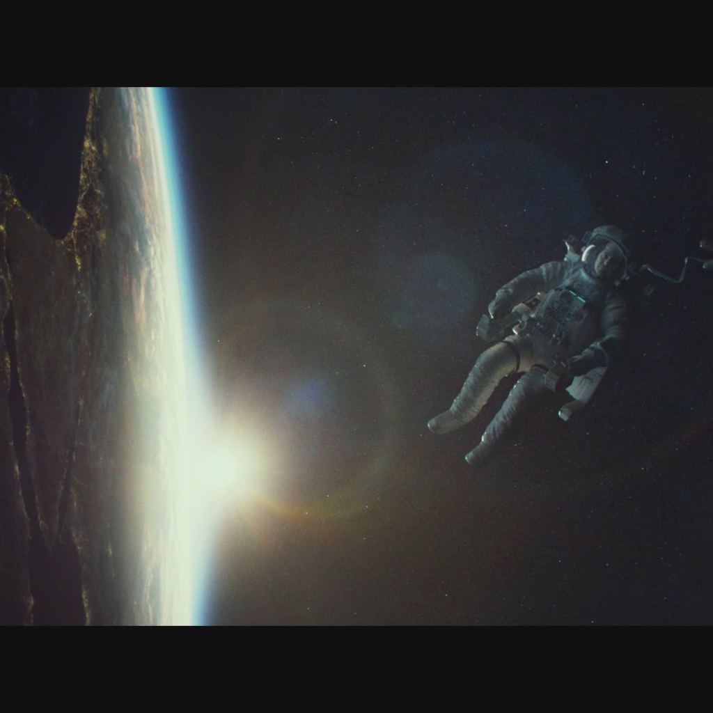 Отличный фильм Гравитация