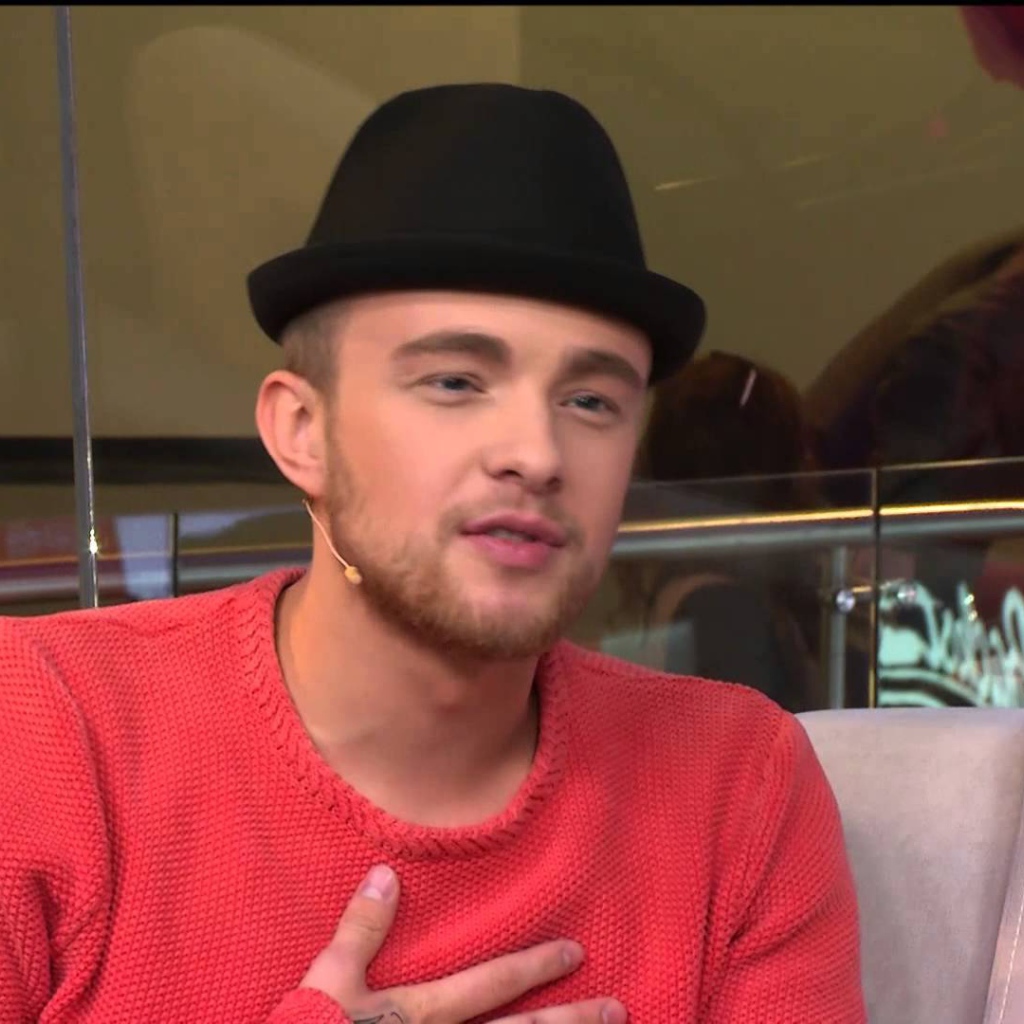 Егор Крид дает интервью