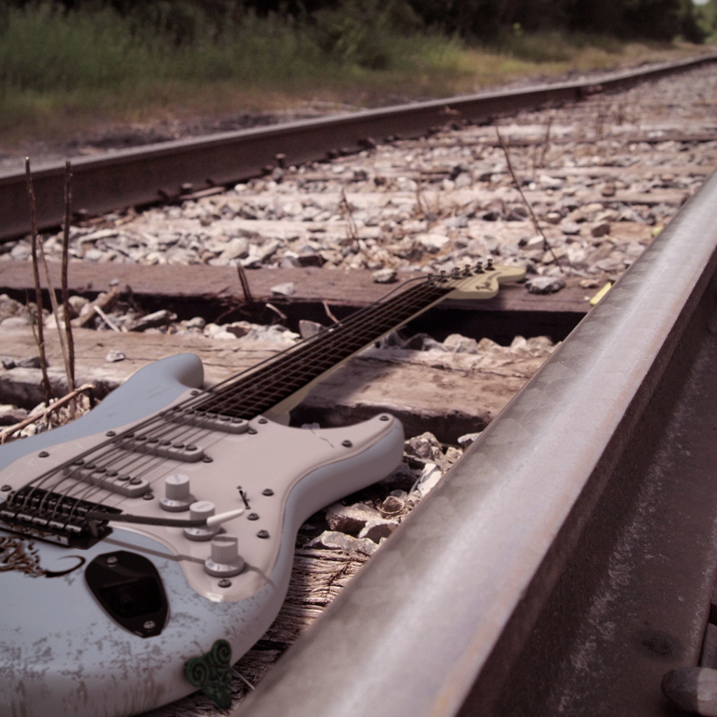Электро-гитара на железной дороге