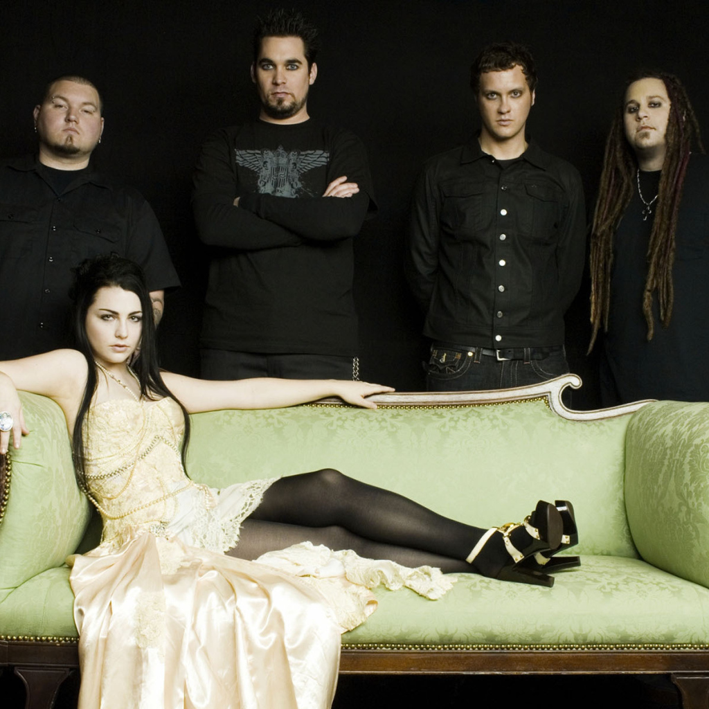 Evanescence на диване