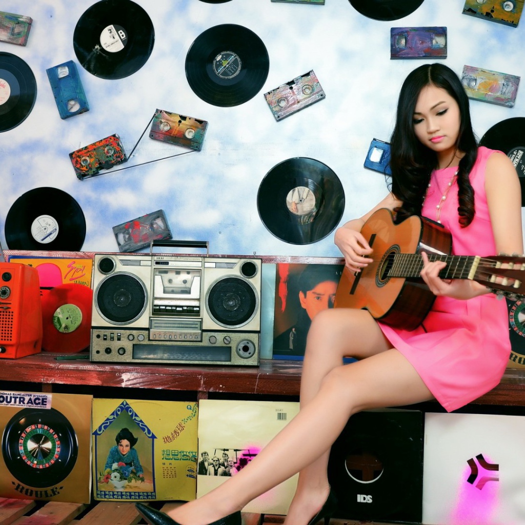 Девушка с гитарой пластинки