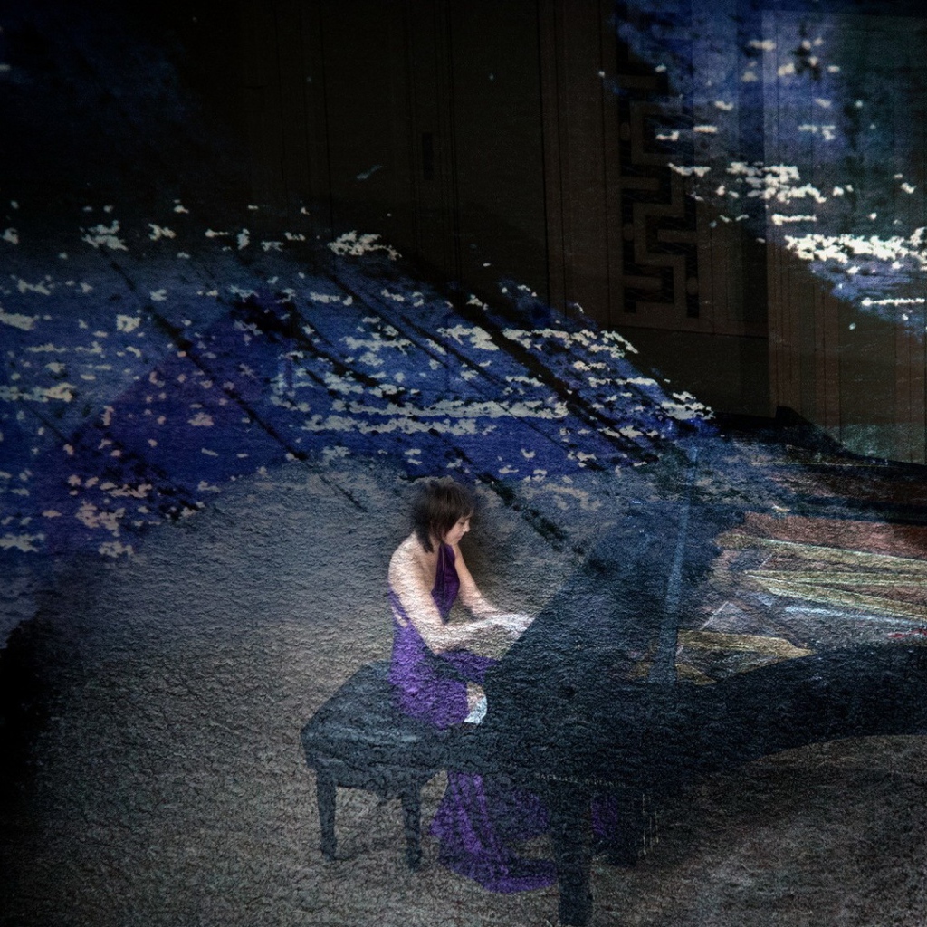 Образ девушки и рояль