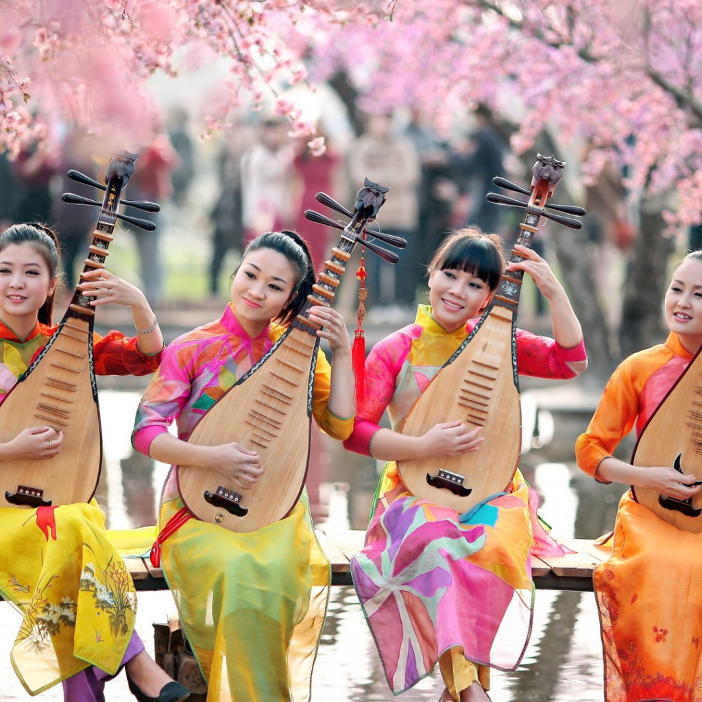 Японки с инструментами