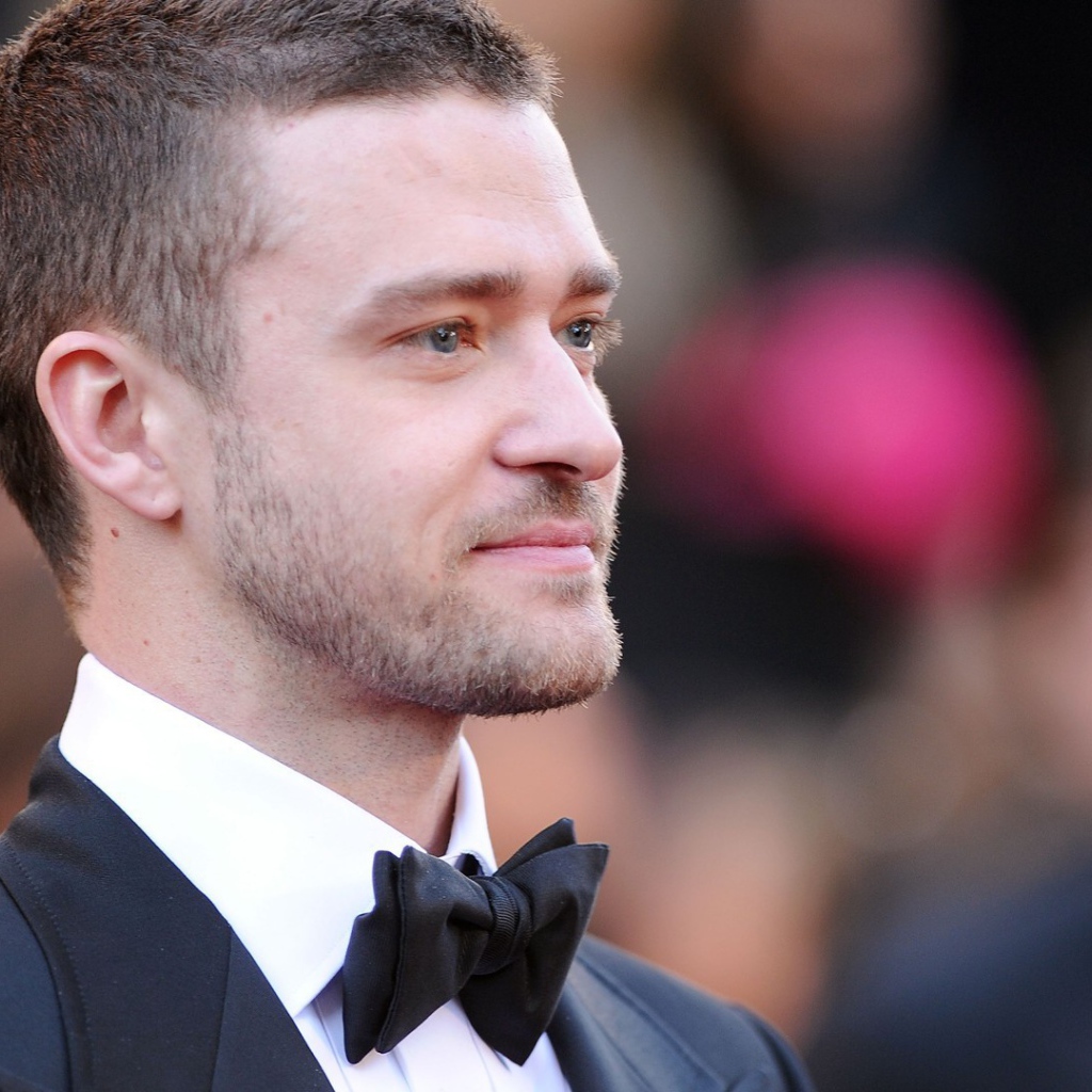 Джастин Тимберлейк в костюме с бабочкой