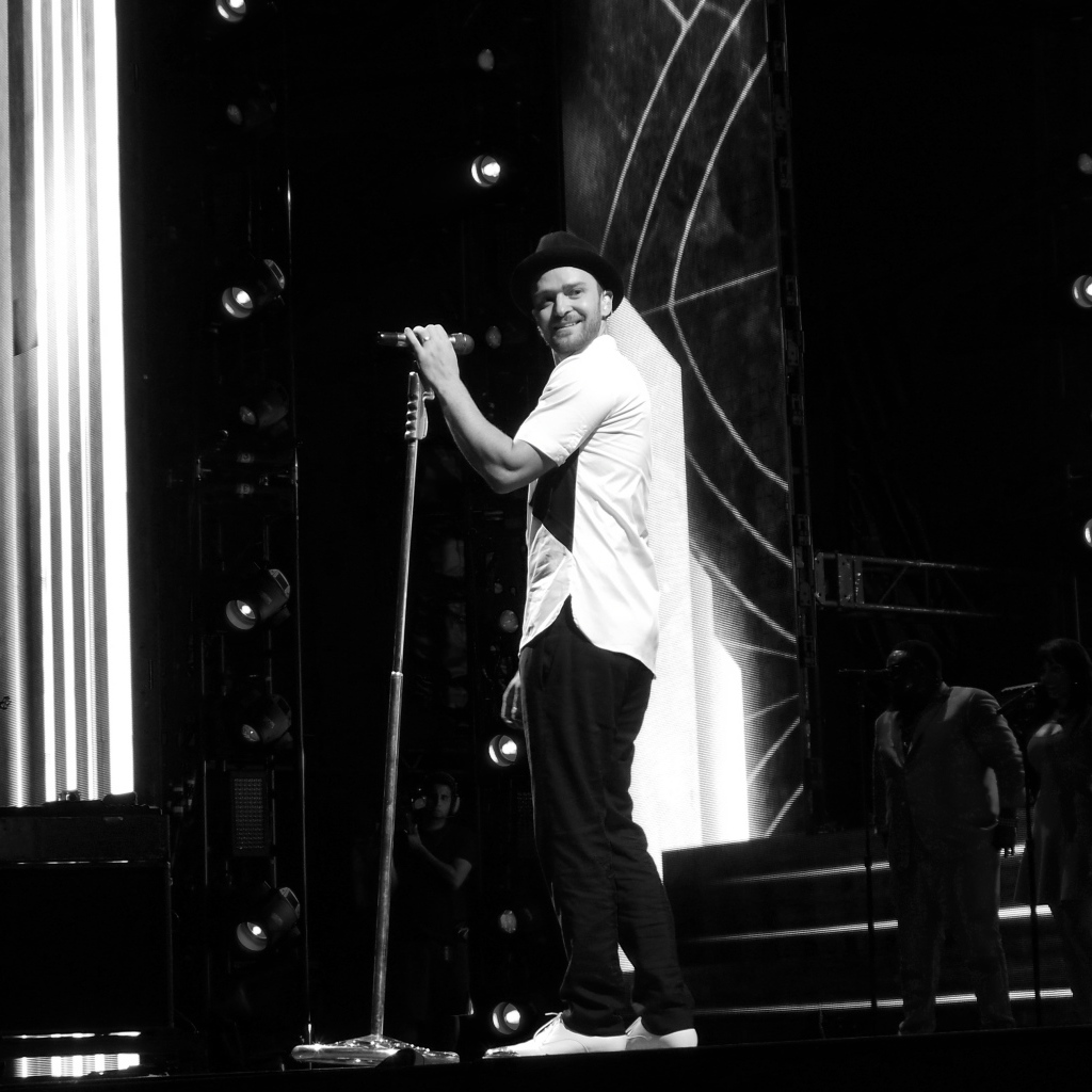 Джастин Тимберлейк выступает в шляпе 