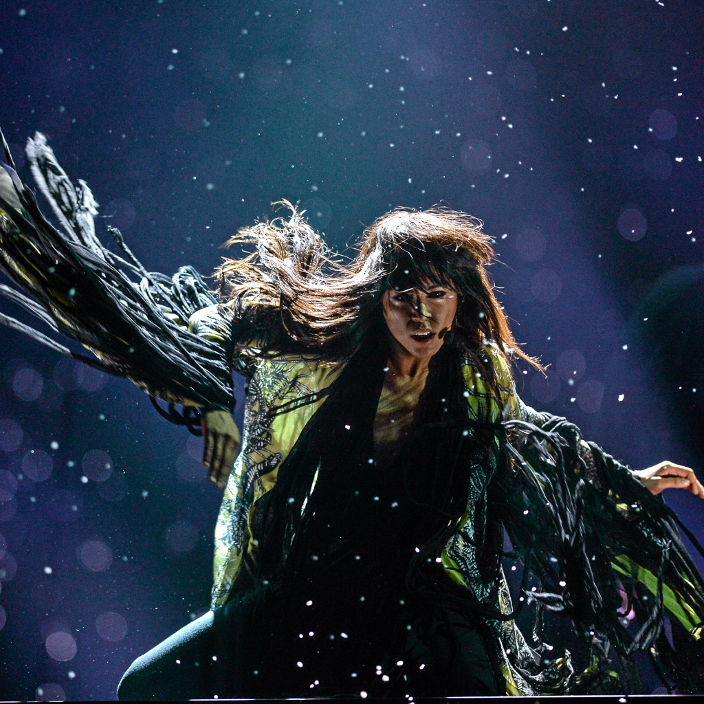 Loreen выступает с концертным номером