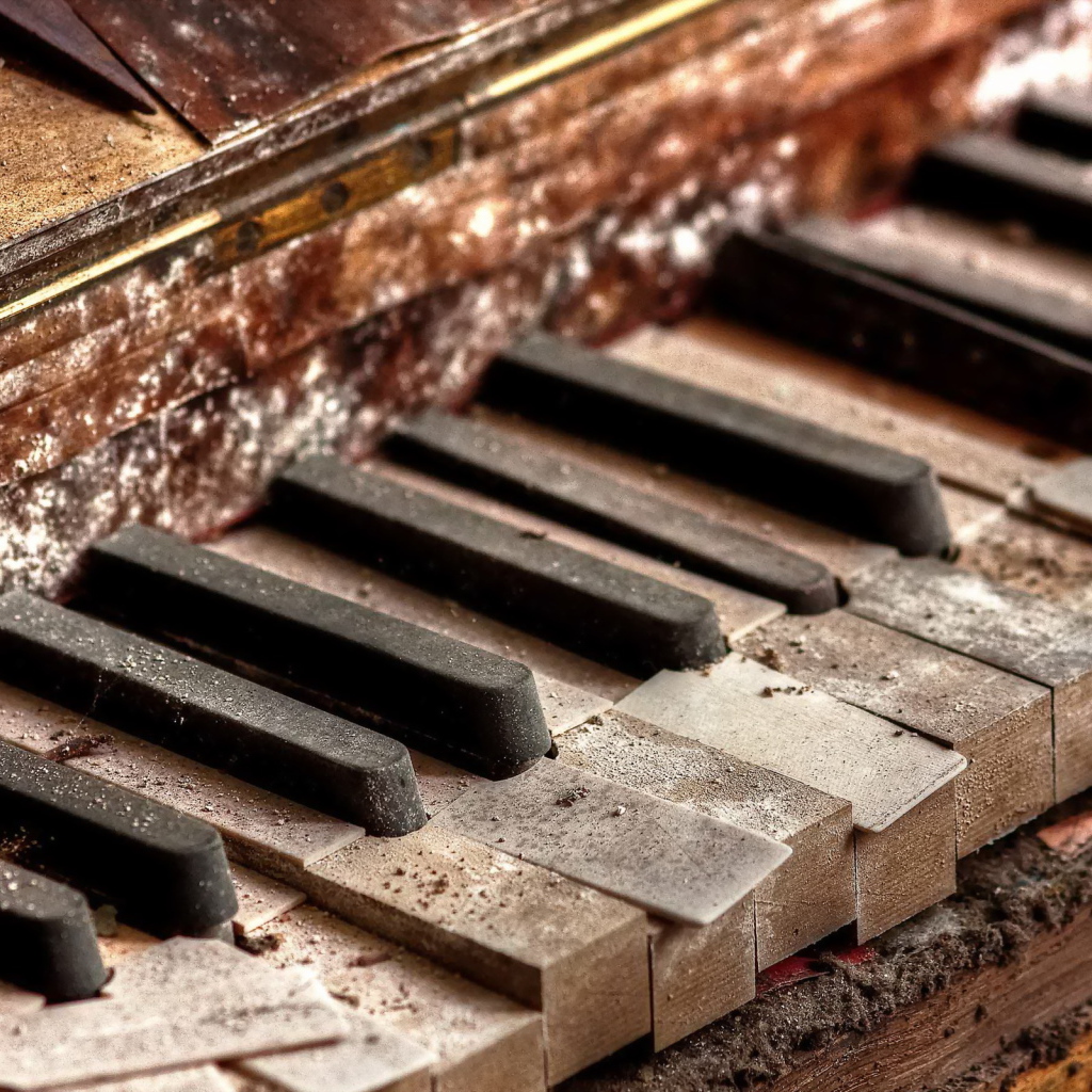 Старый гнилой рояль