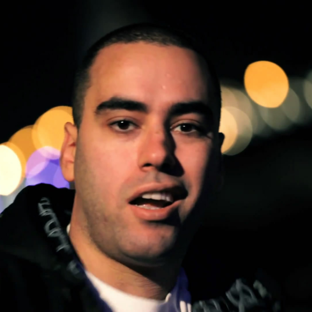 SLIM на улице ночью