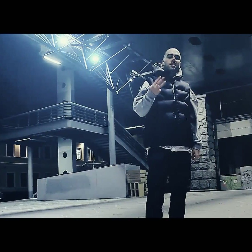 SLIM находится в студии