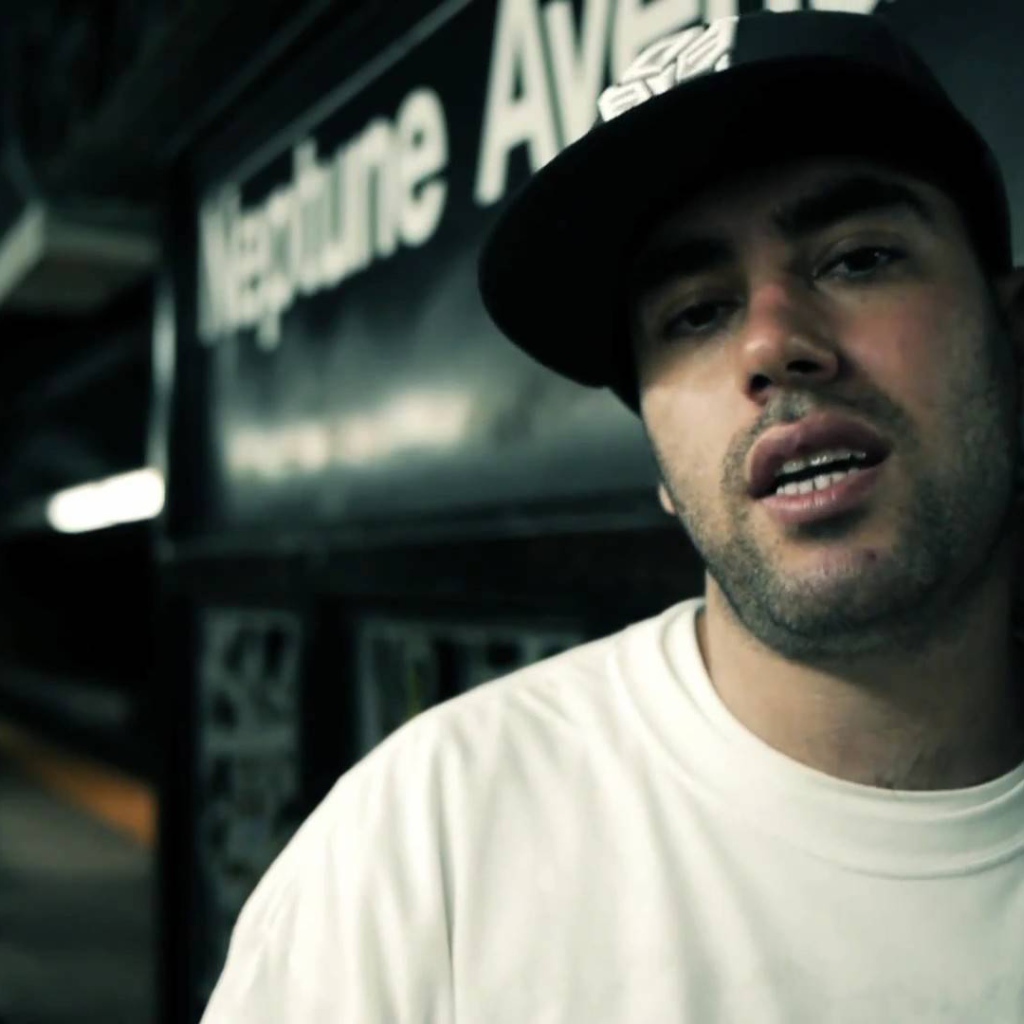 SLIM читает рэп