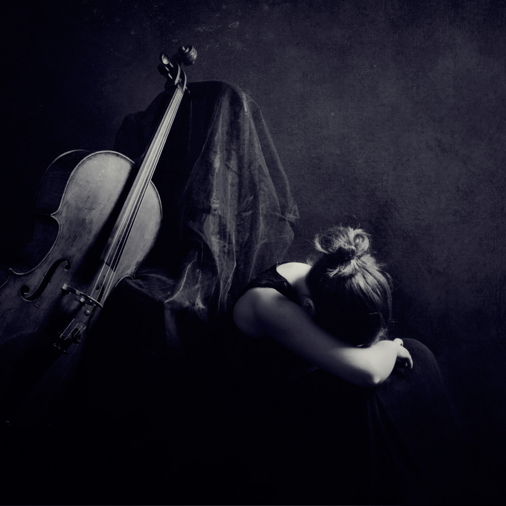 Музыка жила была одна. Виолончель. Скрипка арт. Грустная виолончель. Скрипка красивая черно белая.