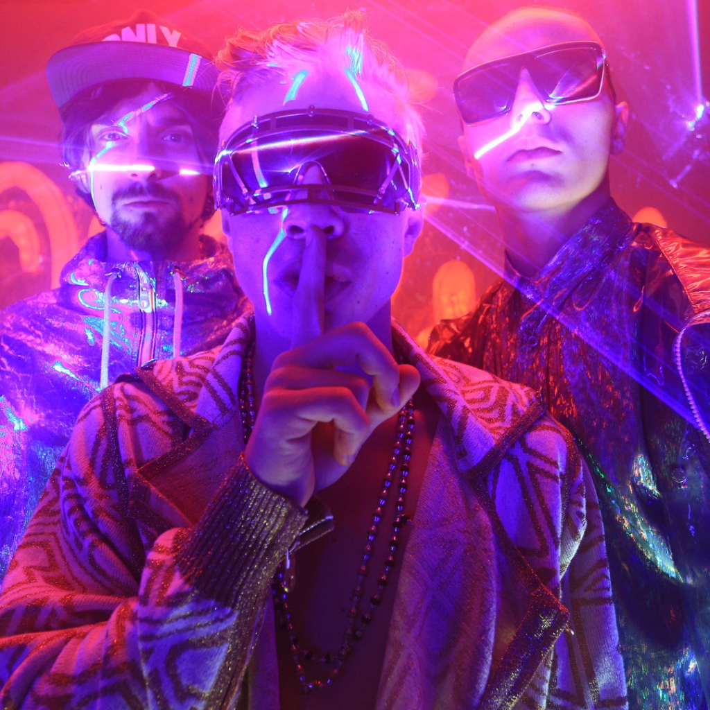 Сценический наряд группы Quest Pistols