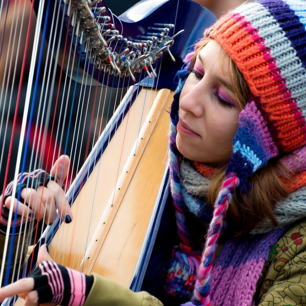 Женщина и арфа