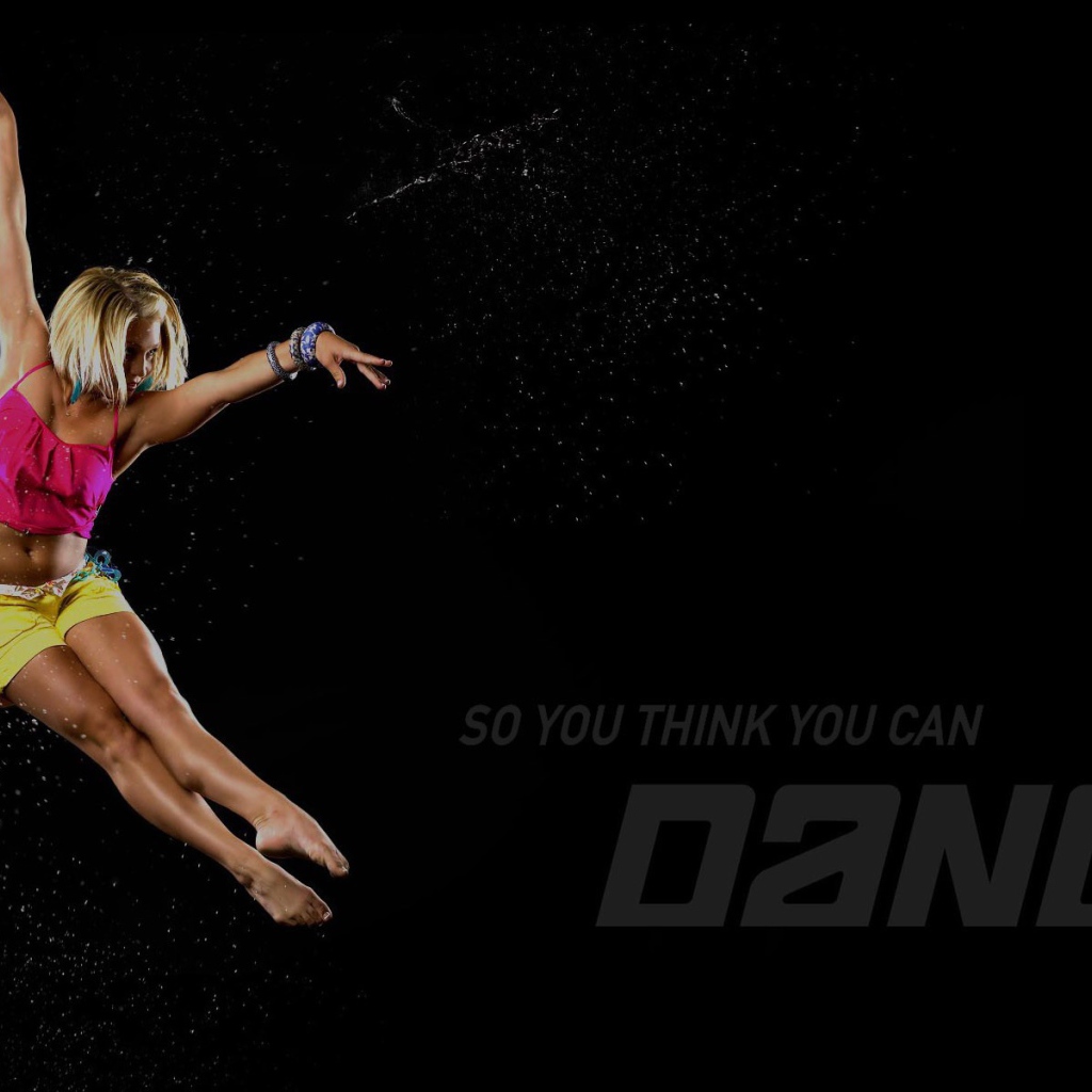 Молодая девушка в танце