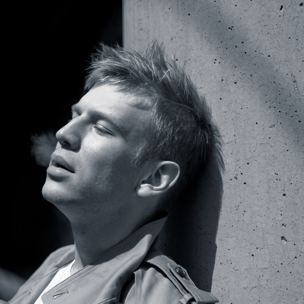 Иван Дорн в черно-белой фотосессии