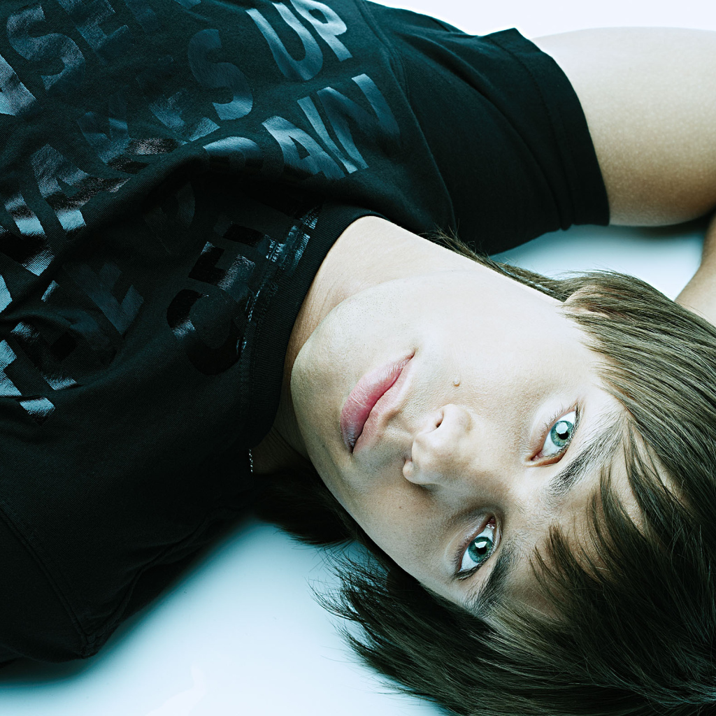 Стас Пьеха в черной футболке