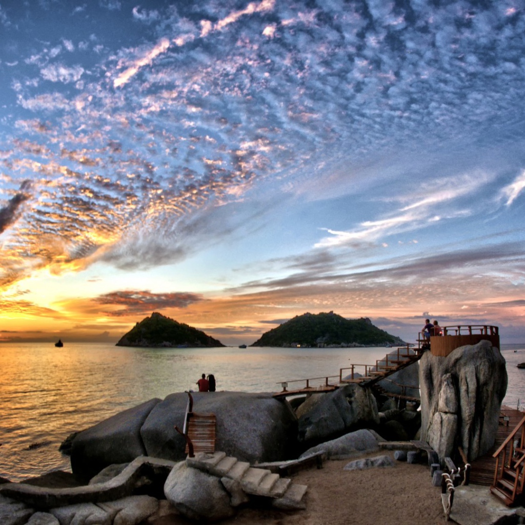 Пара на пристани заката