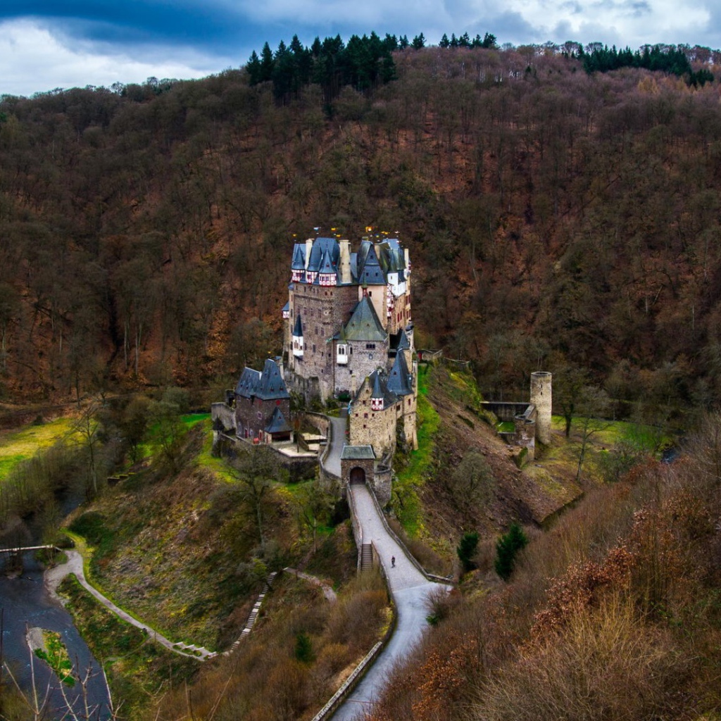 Дорога в старый замок