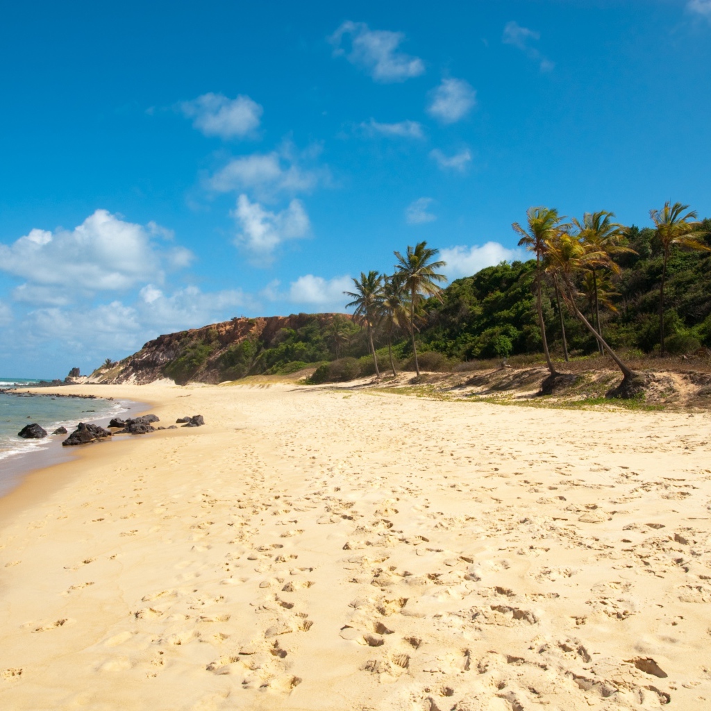 Пляж из золотого песка