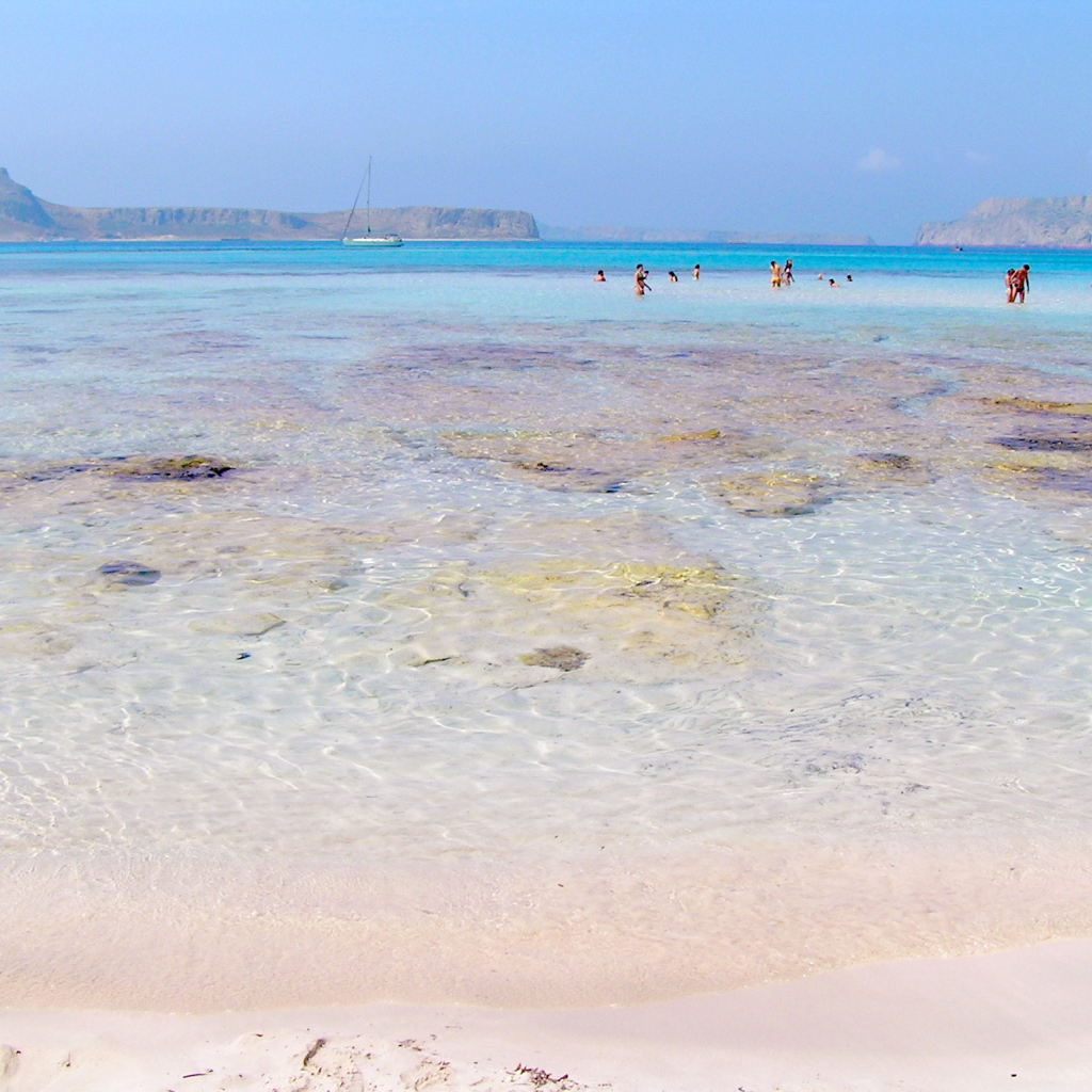 Розовый пляж на Крите