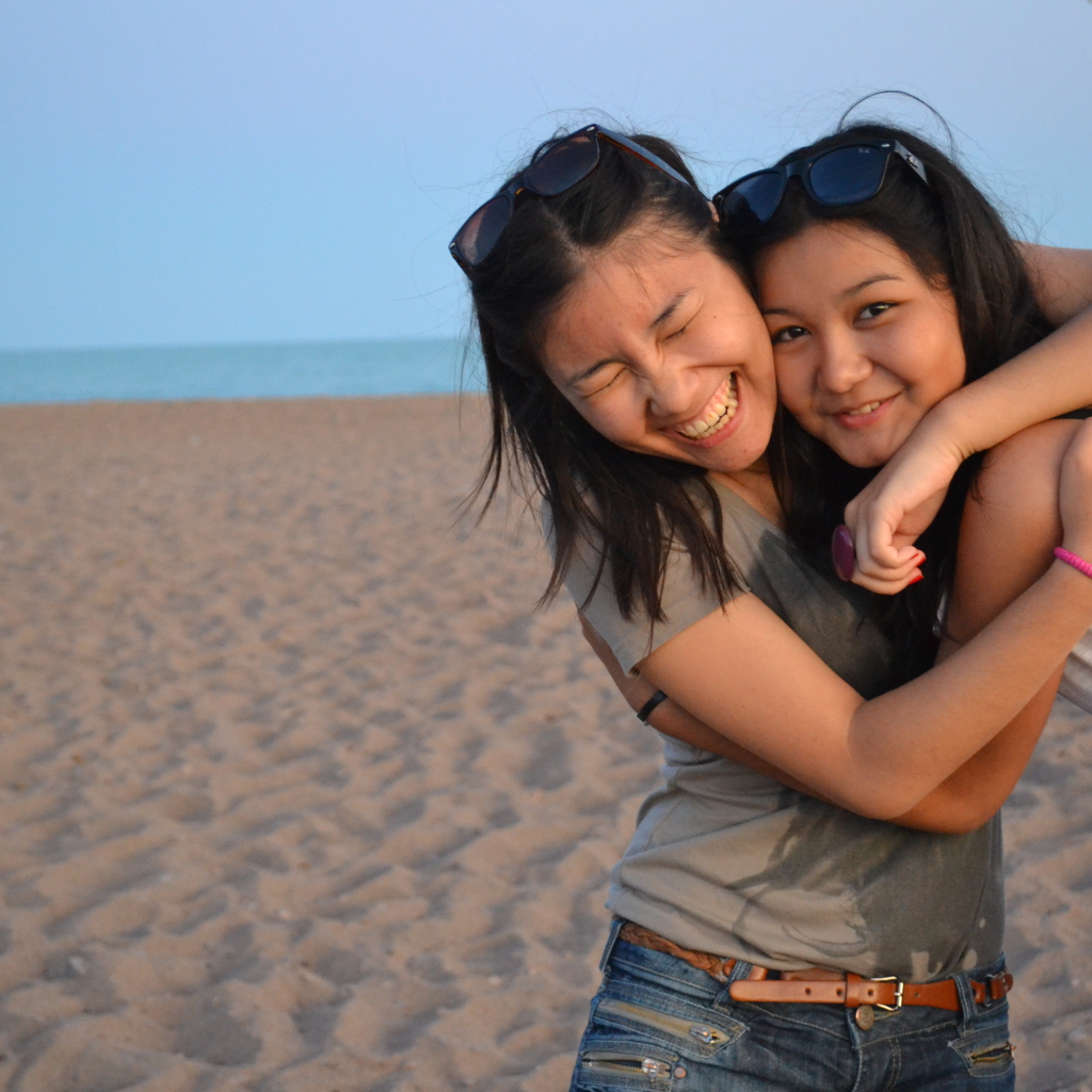 Обычные девушки на пляже