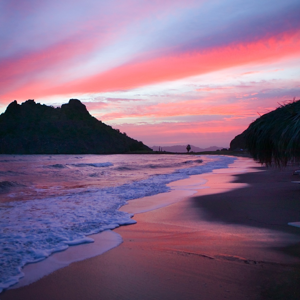 Розовый пляж