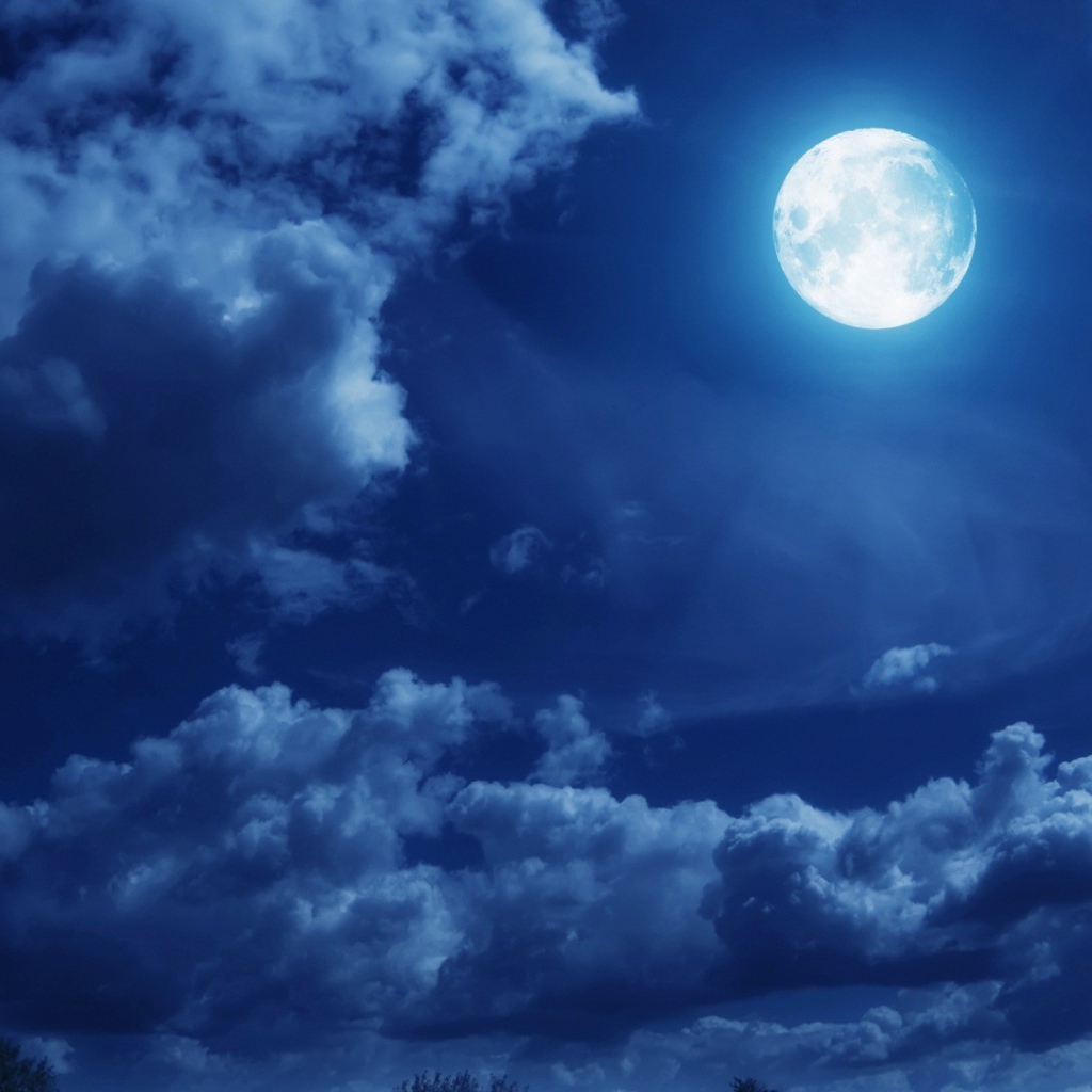 Облака в лунную ночь