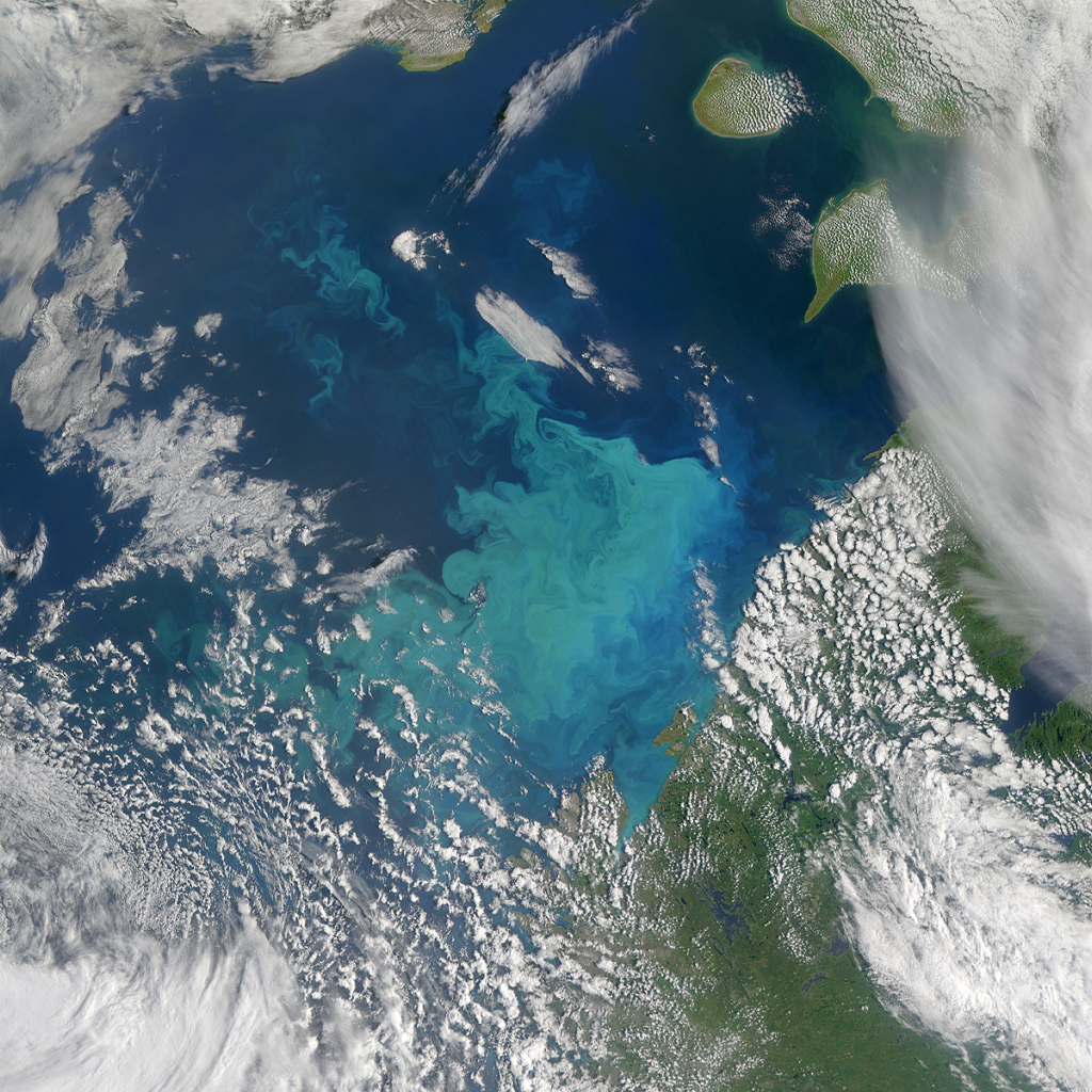 Вид на облака из космоса