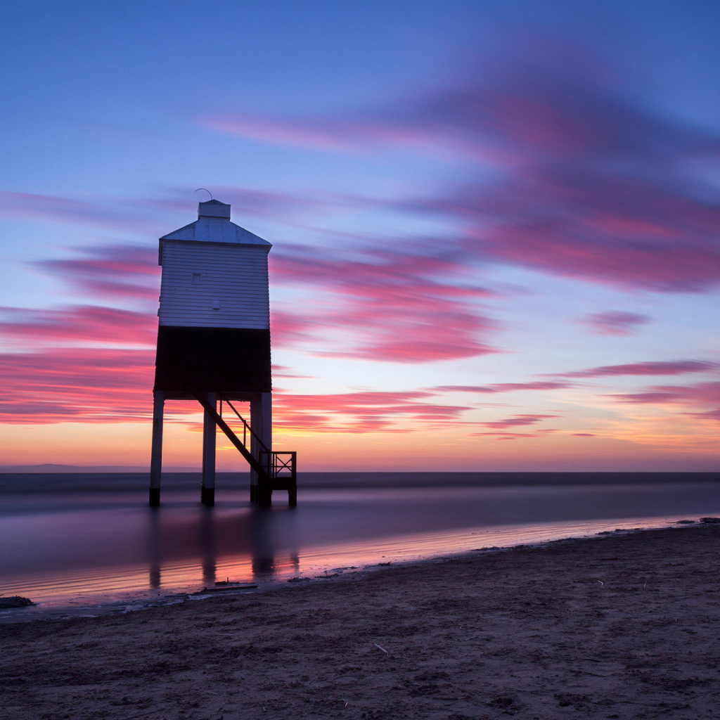 Розовые облака над морем